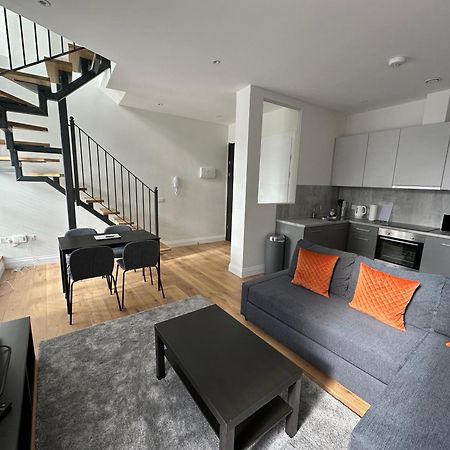 Winchester Street Apartments By Urban Abode บาซิงสโตค ภายนอก รูปภาพ