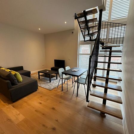 Winchester Street Apartments By Urban Abode บาซิงสโตค ภายนอก รูปภาพ