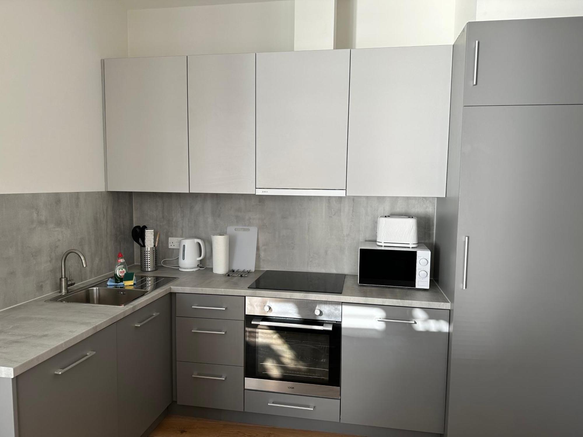 Winchester Street Apartments By Urban Abode บาซิงสโตค ภายนอก รูปภาพ