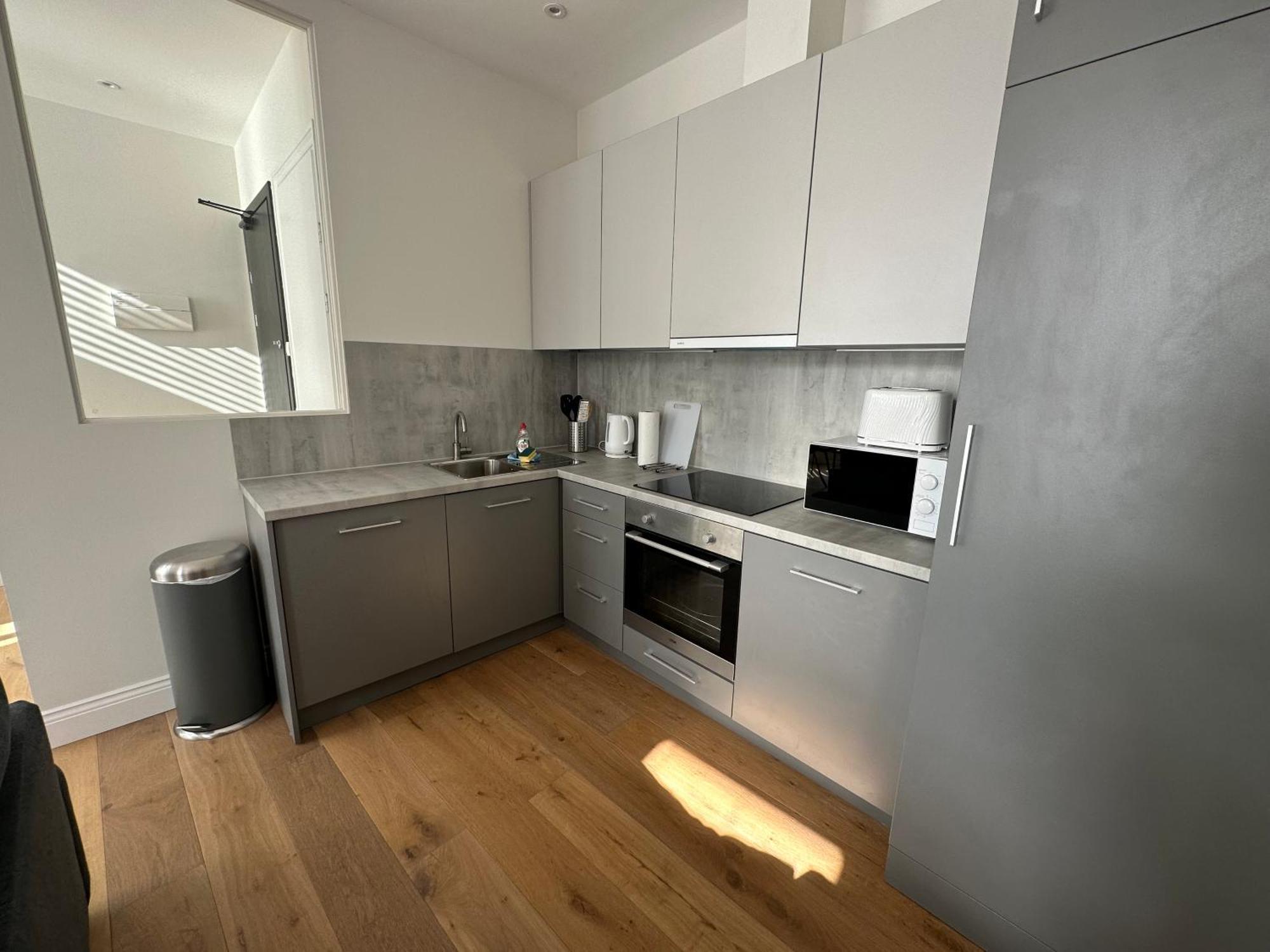 Winchester Street Apartments By Urban Abode บาซิงสโตค ภายนอก รูปภาพ