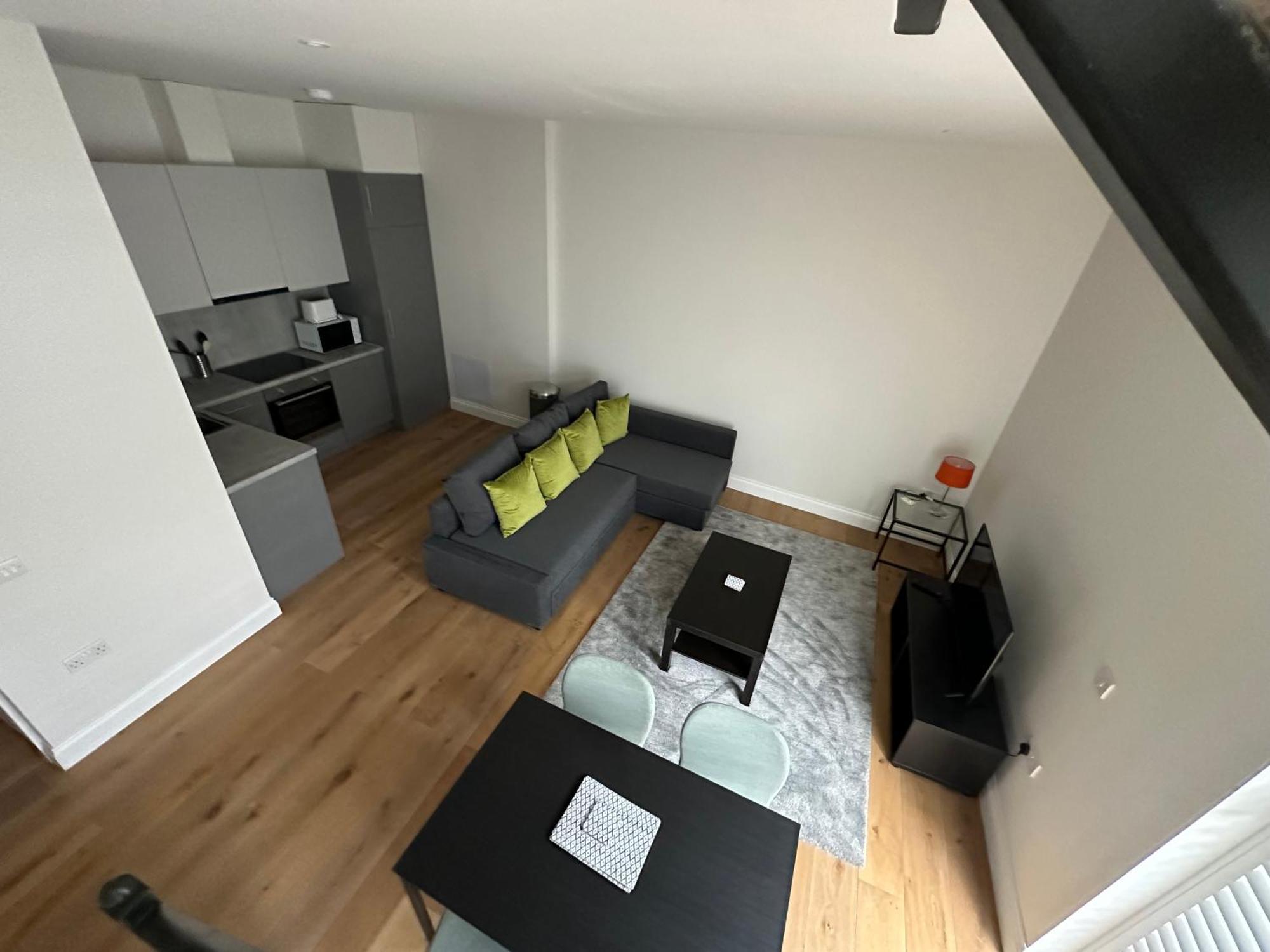 Winchester Street Apartments By Urban Abode บาซิงสโตค ภายนอก รูปภาพ