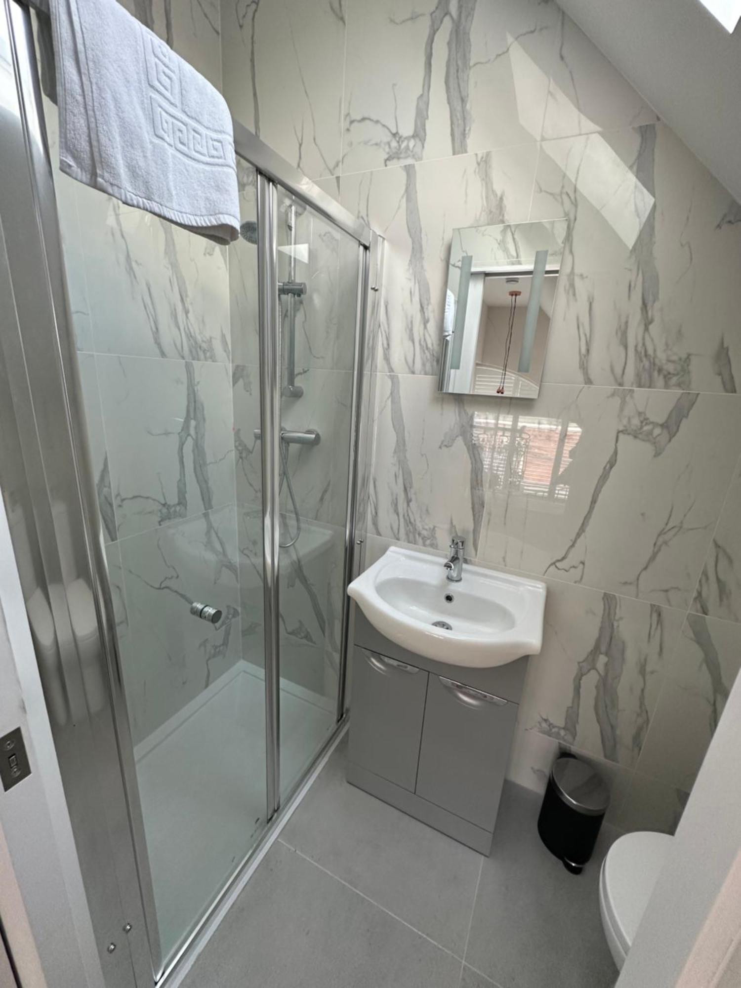 Winchester Street Apartments By Urban Abode บาซิงสโตค ภายนอก รูปภาพ