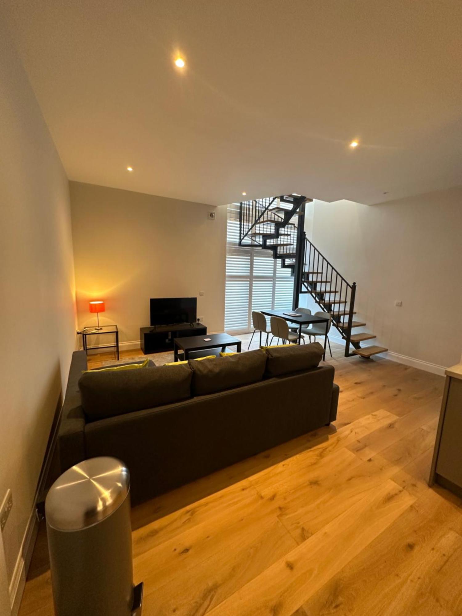 Winchester Street Apartments By Urban Abode บาซิงสโตค ภายนอก รูปภาพ