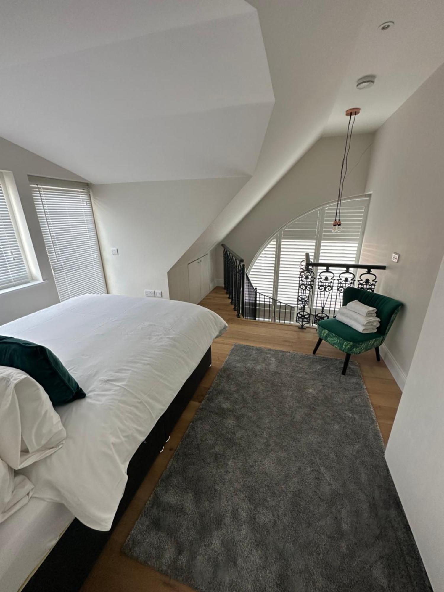 Winchester Street Apartments By Urban Abode บาซิงสโตค ภายนอก รูปภาพ